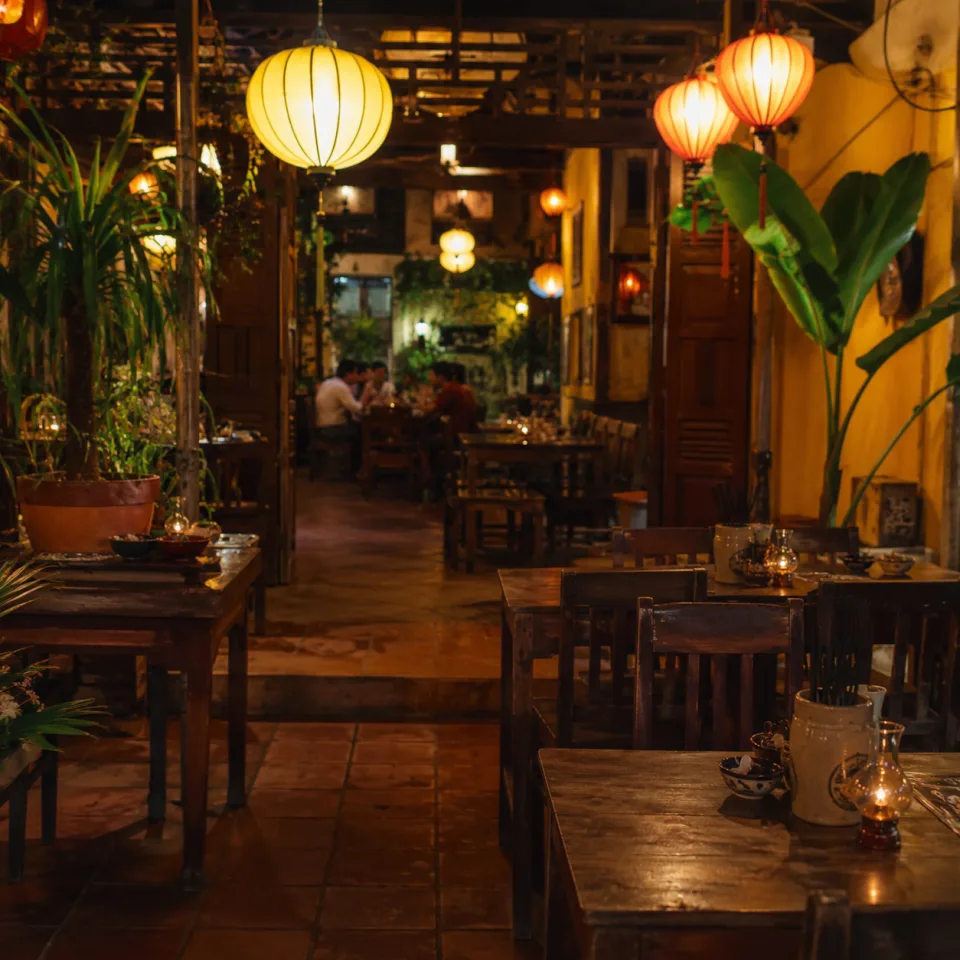 Sân ngoài trời buổi tối